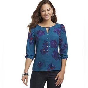 Attention studded front keyhole vneck blouse top size large